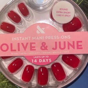 Olive & June Instant Mani Press-On Nails I Like It Spicy Red Round Extra Short